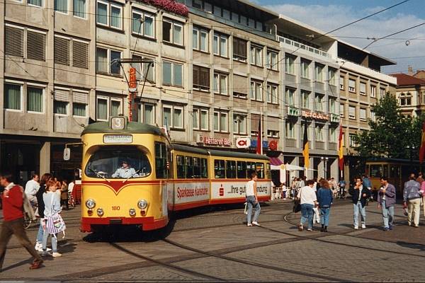 Трамвай в Карлсруэ. Martin Lauer. CC-by-SA